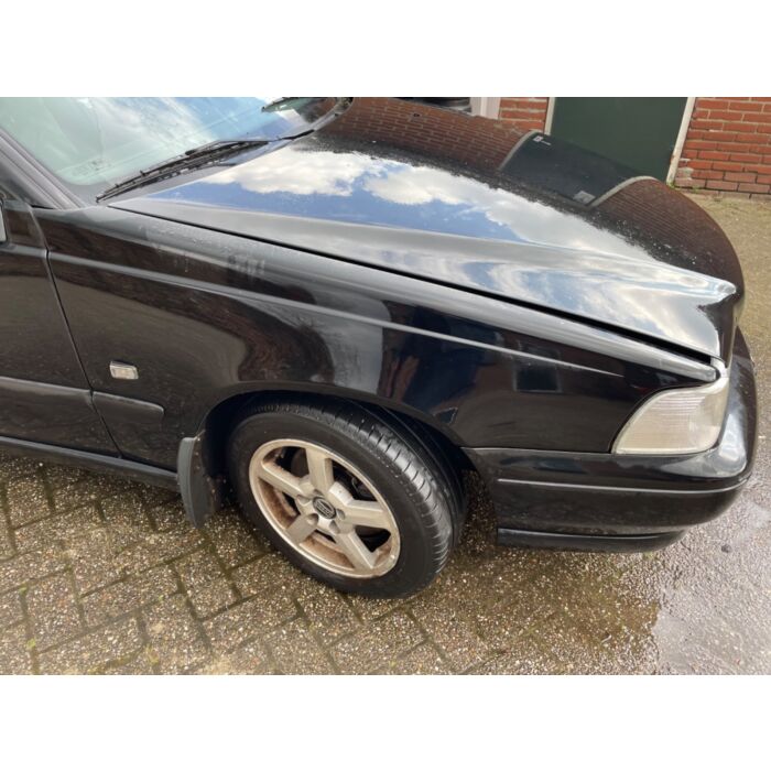 Parafango anteriore destro Volvo V70 nero 019