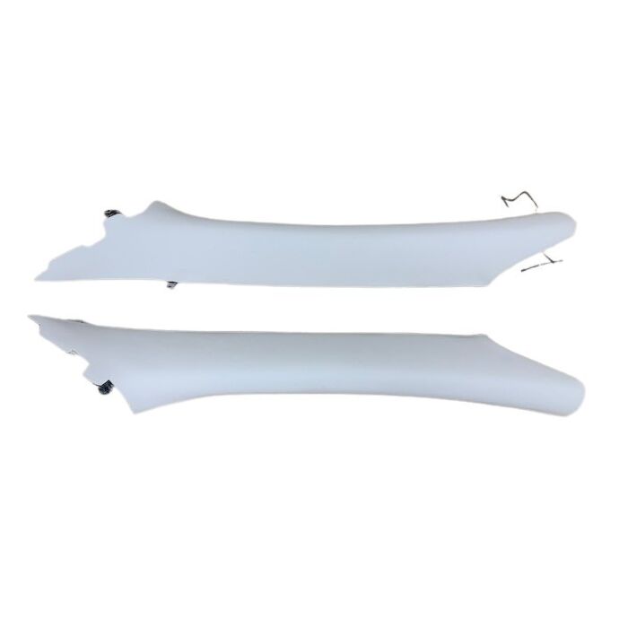 Set Volvo A-pilastro Sinistro+Destro Grigio/Bianco uni Volvo V70 - S60 - XC70 2000-2007 rinnovato per set sinistro e destro insieme, numero di parte Volvo 39856757R