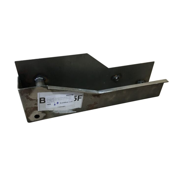 Plaatwerk voorste deel lengte balk P1800  tussen vooras en radiateur links