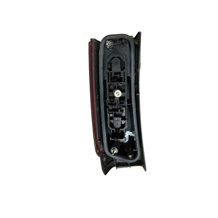 Luce Posteriore Inferiore Destra, Lampada Coda RH, 5D, per Volvo 850/V70/XC70 Usata (3512320)