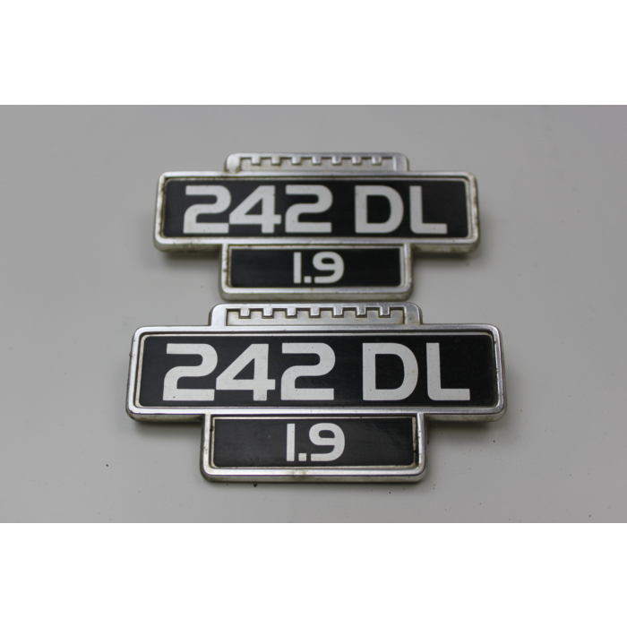 Emblema Volvo 242 per ala, prodotto emblema schermo 242 Volvo