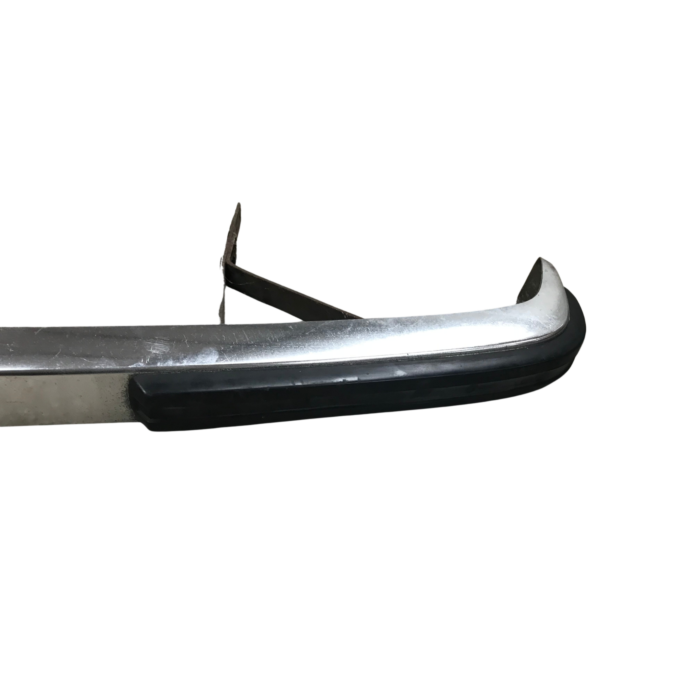 Paraurti cromato con gomme e supporti per Volvo 140