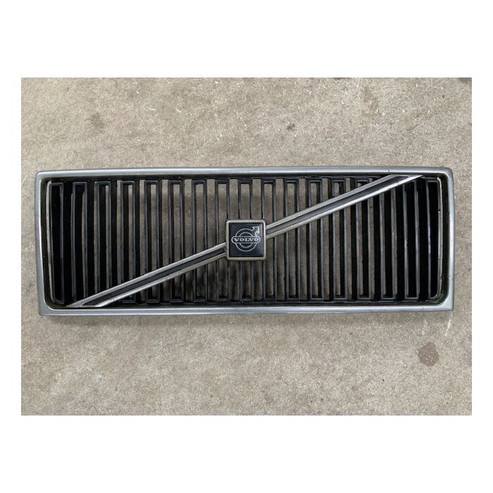 Griglia Volvo 740 con emblema usata