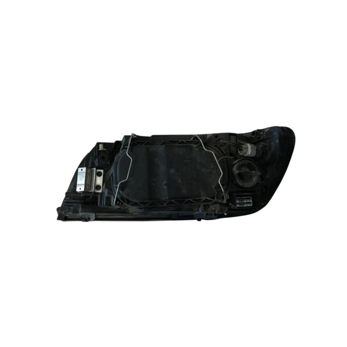 Faro destro Volvo V50 1.6D Kinetic ('04-'12) numero di parte 30698886U (usato) per Volvo