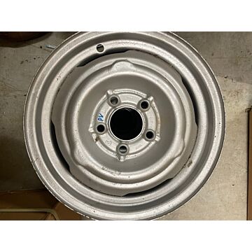 Volvo Velg staal 15x5inch 140+1. nr 684000